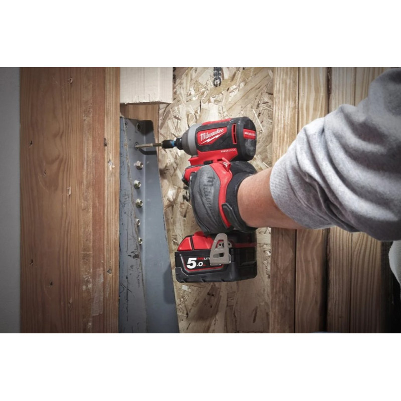 Шуруповерт ударний акумуляторний безщітковий 1/4" HEX MILWAUKEE, M18 BLID2-0X, 180Нм (каркас, кліпса для ременя, HDкейс)