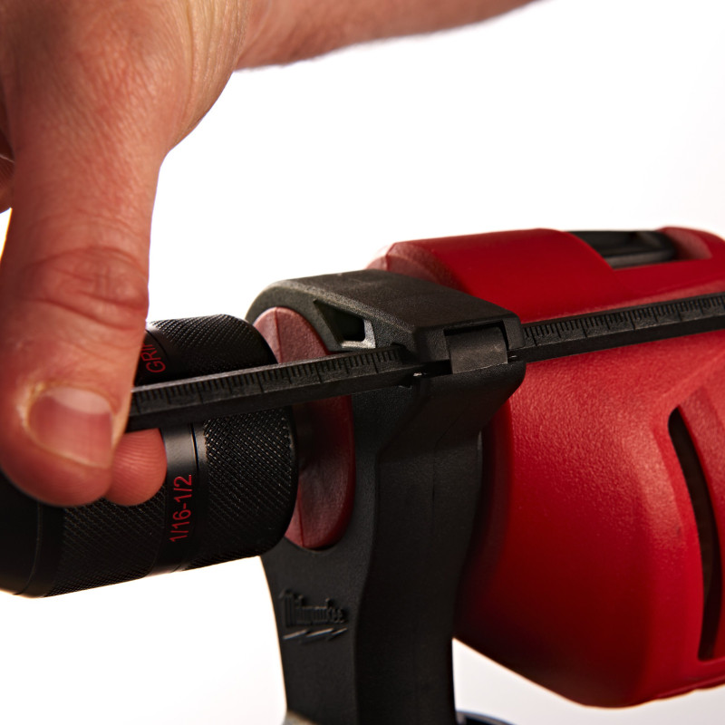 Дриль з ударом MILWAUKEE, PD-705, 705Вт (15Нм) (бічна рукоять, обмежувач глибини, картонне пакування)