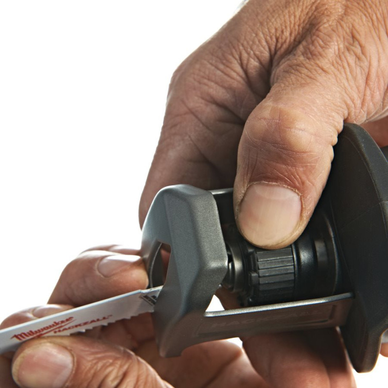 Пила шабельна акумуляторна безщіткова MILWAUKEE, M12 CHZ-602C (зарядний пристрій С12 С, 2 акумулятори М12 В6 6Аг, полотно, HDкей