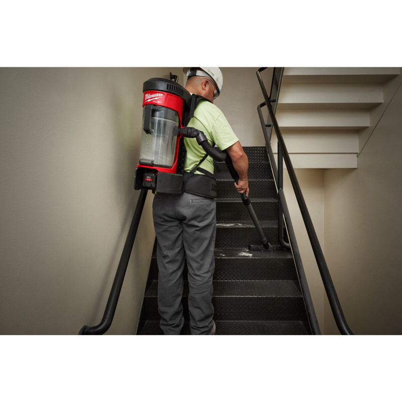 Пилосос акумуляторний ранцевий MILWAUKE, M18 FBPV-0 (каркас) для вологого та сухого прибирання (насадки, гнучкий шланг, адаптер