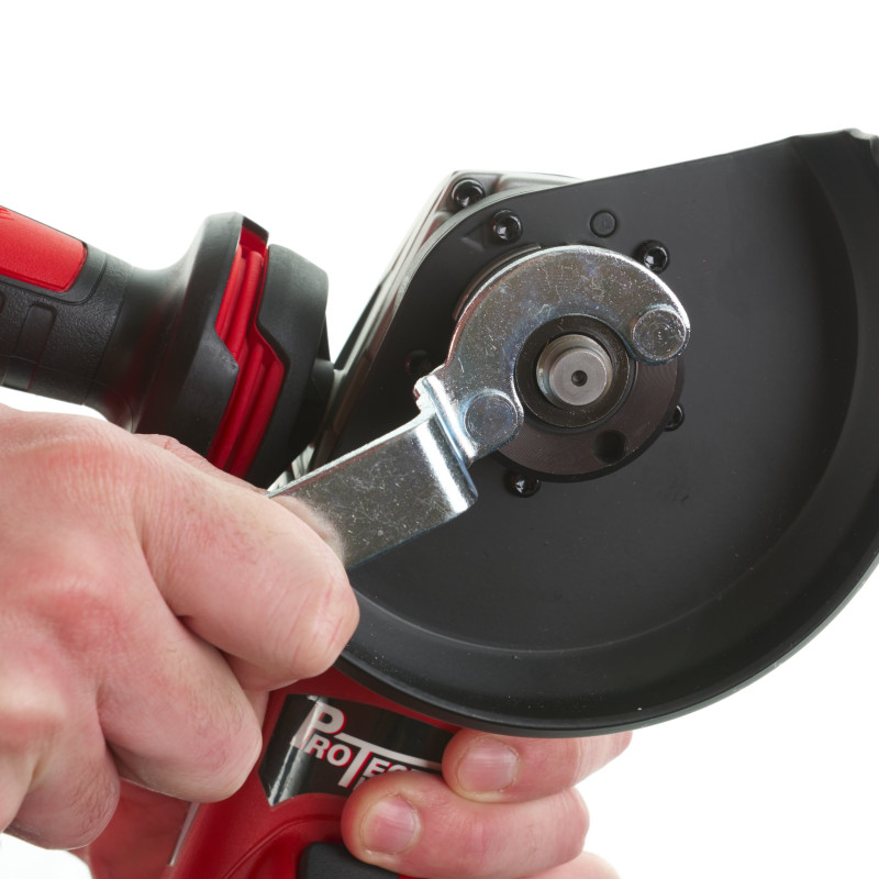 Шліфмашина кутова - болгарка MILWAUKEE, AGV 12-125 X, 1200Вт, діаметр 125мм (захисний кожух, опорна та затискна гайки, ключ, біч