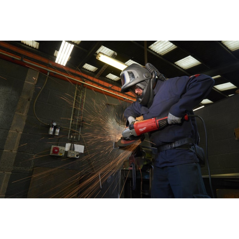 Шліфмашина кутова MILWAUKEE, AGVKB 24-230 EKX, 2400Вт, діаметр 230мм  (захисний кожух, антивібраційна рукоять, опорна та притиск