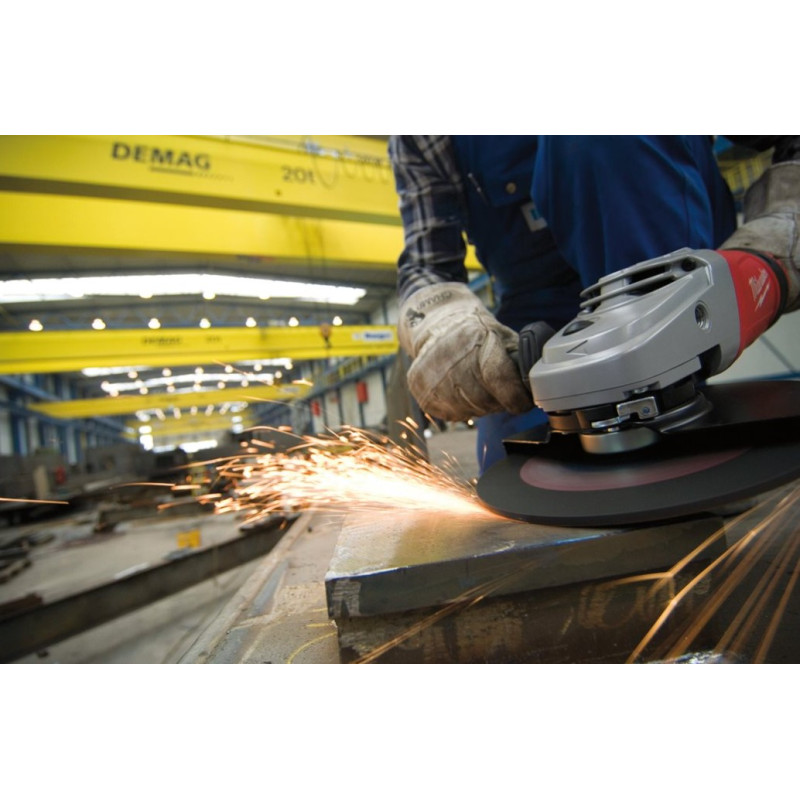 Шліфмашина кутова MILWAUKEE, AGVM 24-230 GEX DMS, 2400Вт, діаметр 230мм (захисний кожух, антивібраційна рукоять, опорна та прити