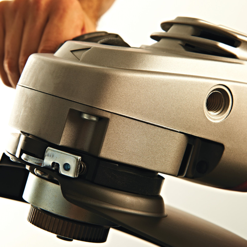 Шліфмашина кутова MILWAUKEE, AGVM 26-230 GEX, 2600Вт, діаметр 230мм (захисний кожух, антивібраційна рукоять, опорна та притискна