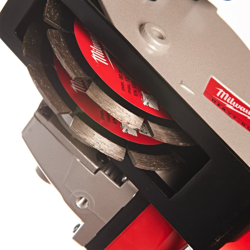 Штроборіз MILWAUKEE, WCS 45/M, 1900Вт, діаметр 150мм (алмазний диск, бічна рукоять, перехідник на пилосос, долото, ключі, кейс)