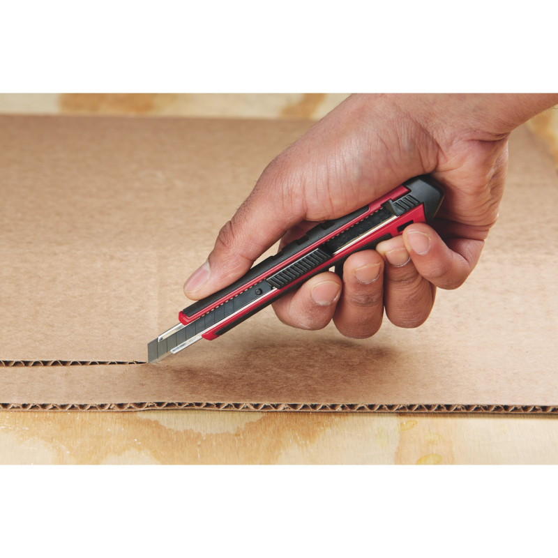 Ніж висувний з сегментованим лезом MILWAUKEE, 9мм