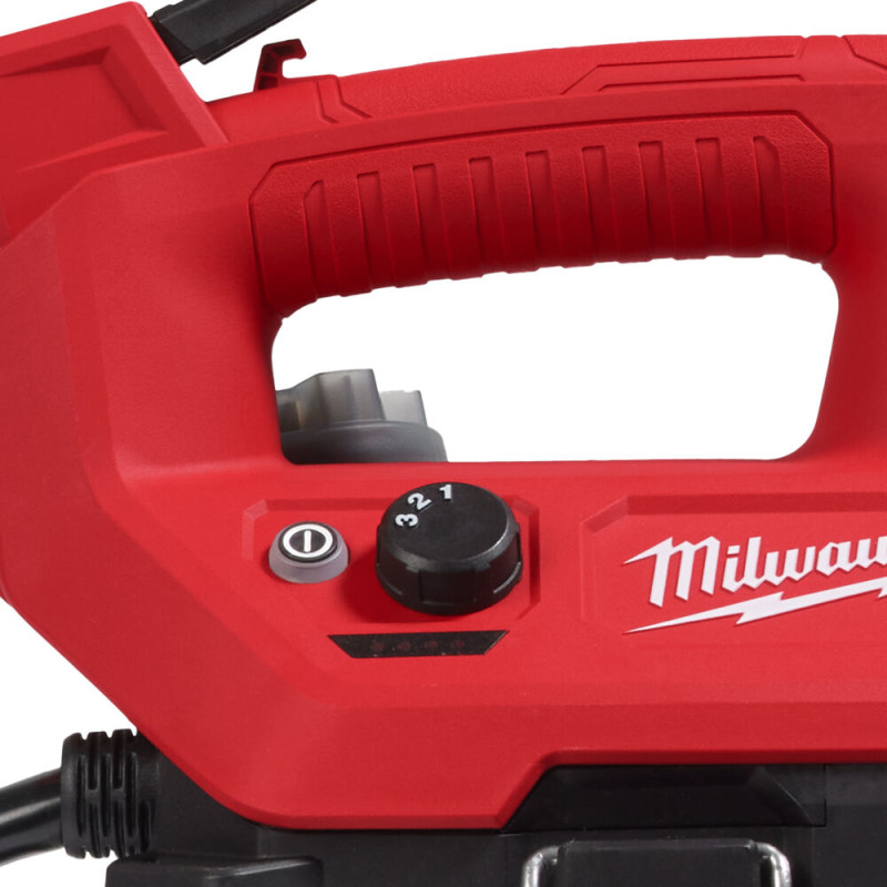 Обприскувач акумуляторний 3,7 літра MILWAUKEE, M12 BHCS3L-201 (зарядний пристрій С12 С, 1 акумулятор М12 В2 2Аг, картонне пакува