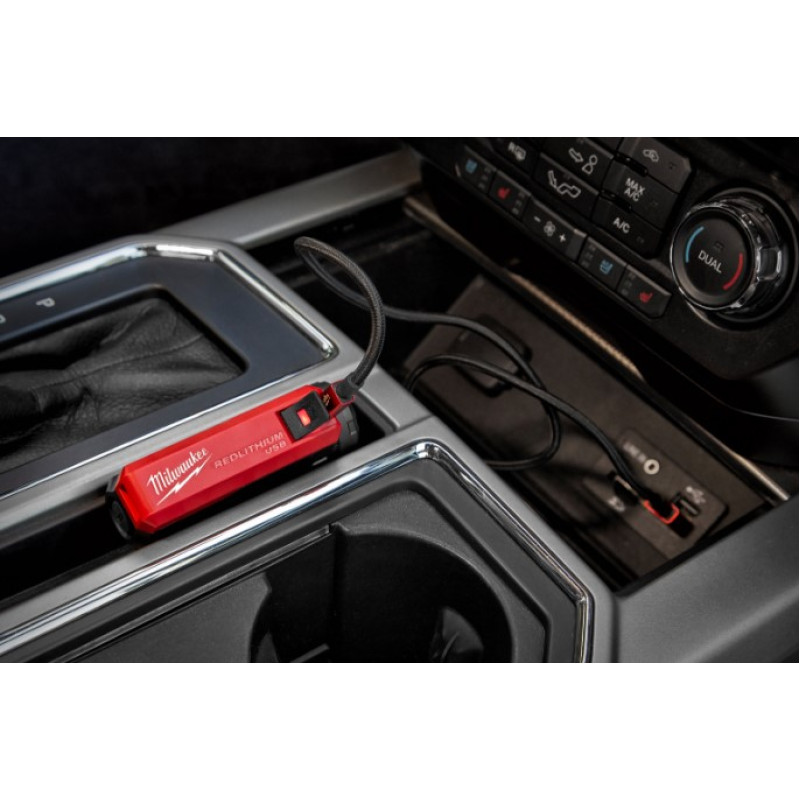 Акумулятор Li-Ion Повербанк 2,1А PPS-301 с зарядним пристроєм USB L4 MILWAUKEE 4932493335